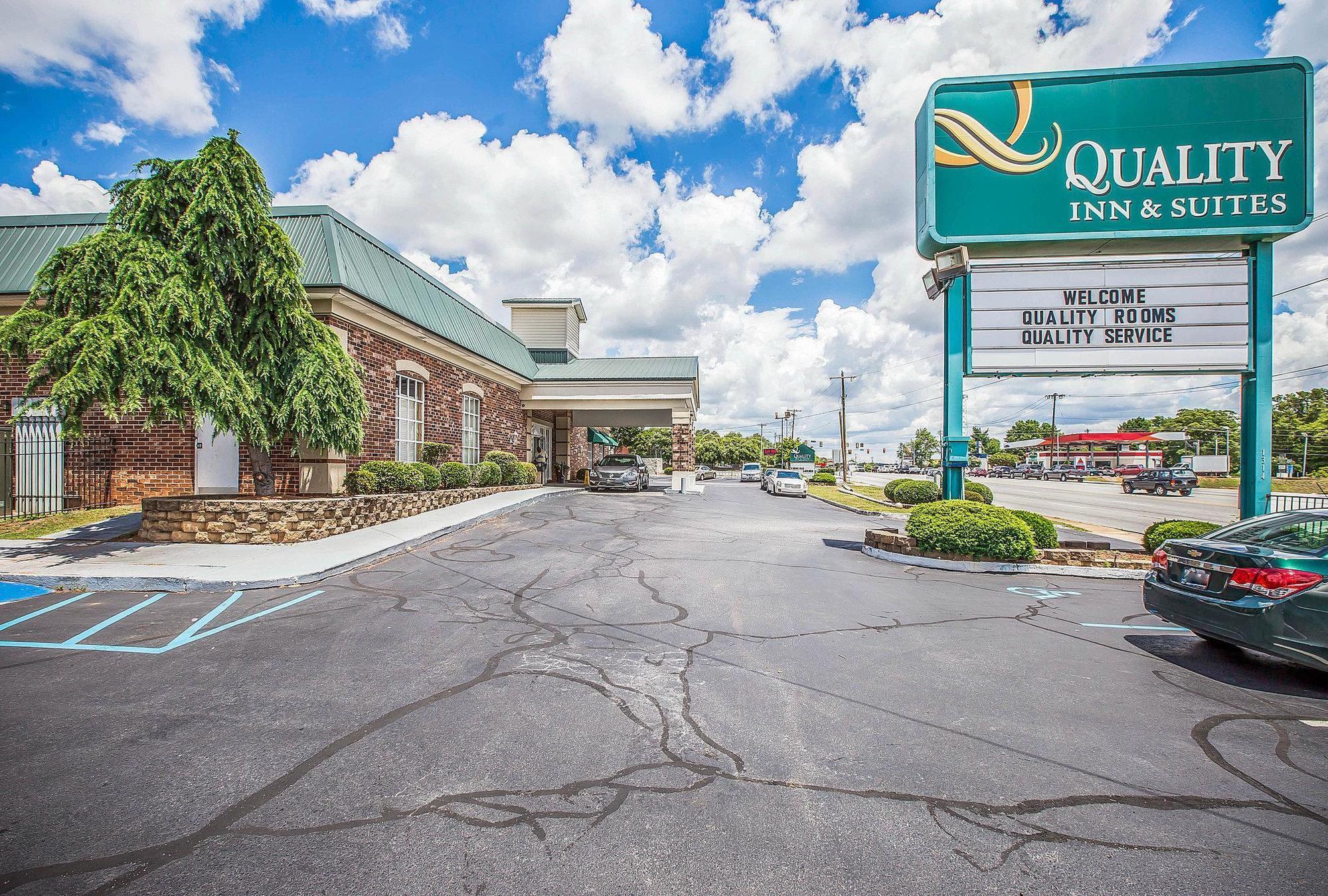 Greenville Inn & Suites Exterior photo