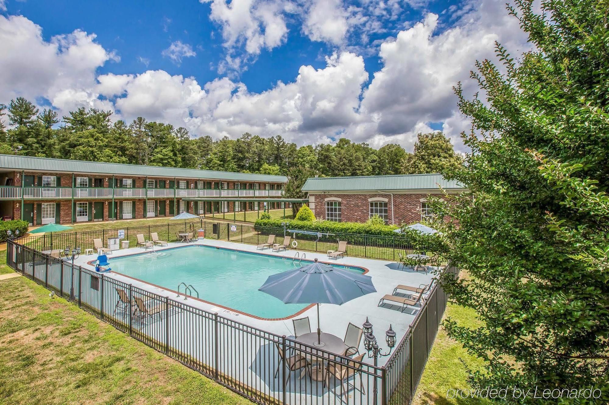 Greenville Inn & Suites Exterior photo